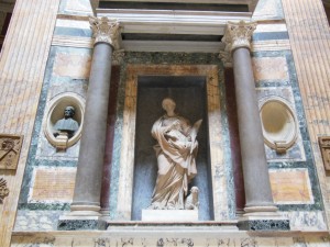 Inside Pantheon-rotunda
