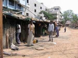No Zoning in Bangalore Shacks Next to Buildings